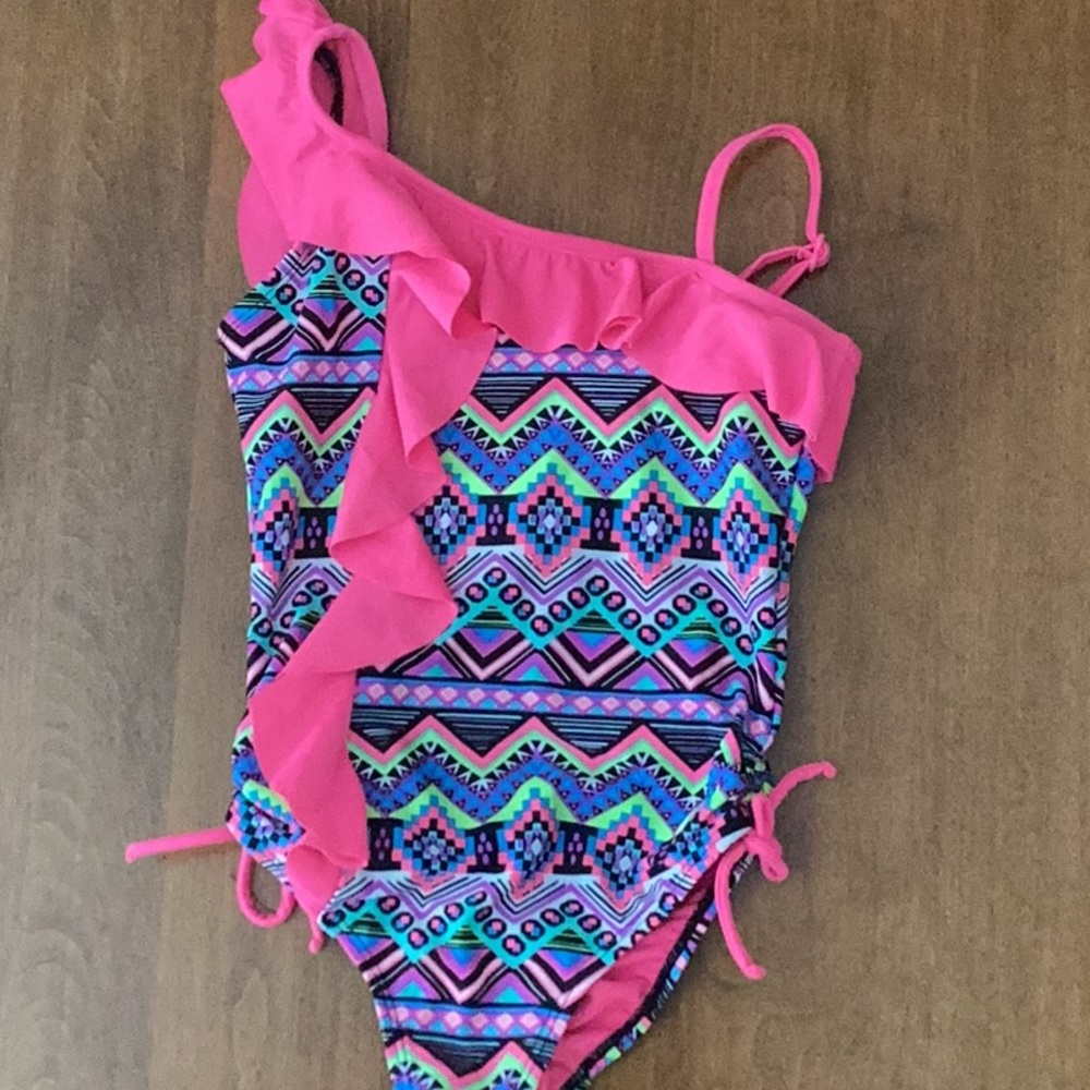 JUSTICE swimsuit w ruffles EUC